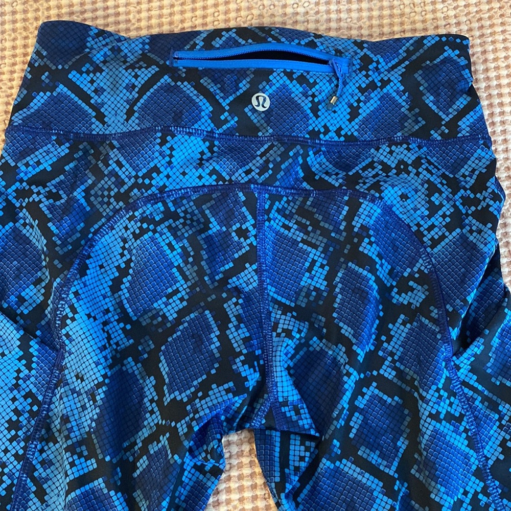Lululemon blue snake print leggings size 4